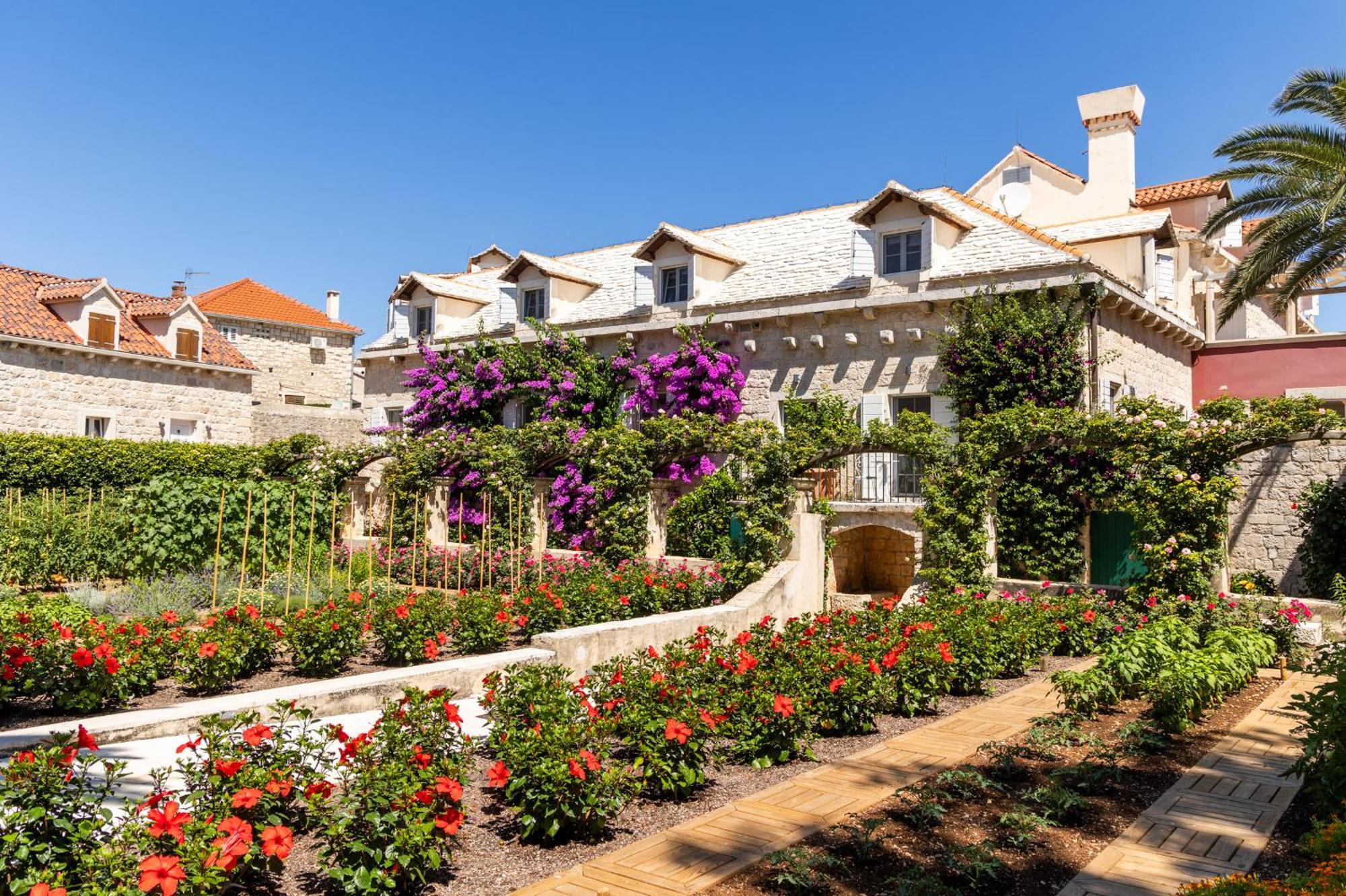 Hotel Lemongarden - Adults Only Sutivan Exterior photo